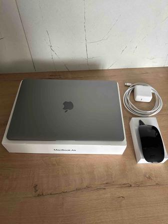 MacBook Air 13 M1 (2020), серый,
отличное состояние