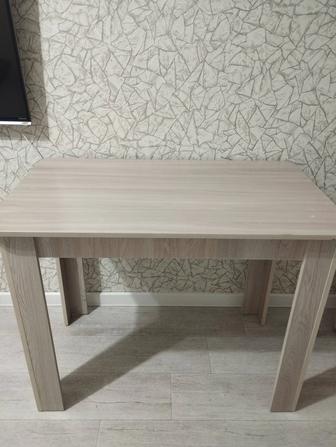 Продам стол обеденный