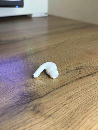 Продам правый наушники Air Pods Pro 2