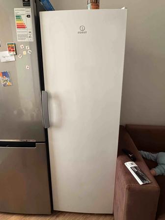 Продам морозильник Indesit