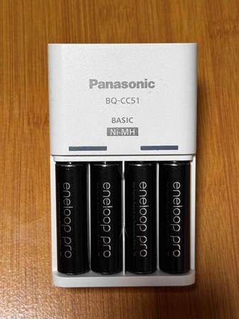 Зарядное устройство panasonic и 4 аккумуляторных батарейки