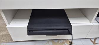 Продам PlayStation 4 slim