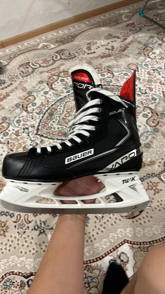 Продам хоккейные коньки, обмен на равно ценные коньки размером меньше