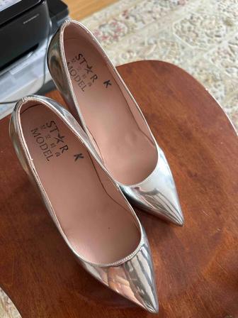 Продам женские нарядные туфли