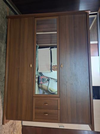 Шкаф двухдверный