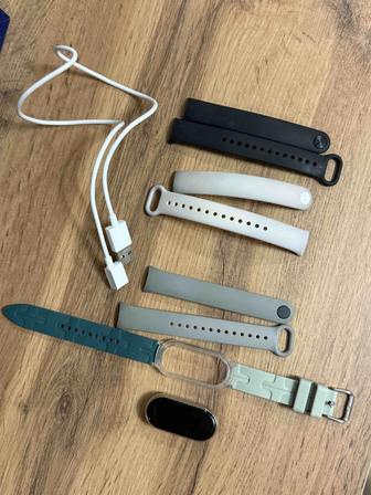Продам часы Xiaomi band 8