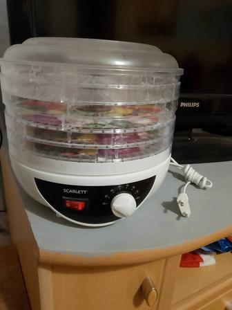 Продам сушилку для овощей и фруктов Scarlet.