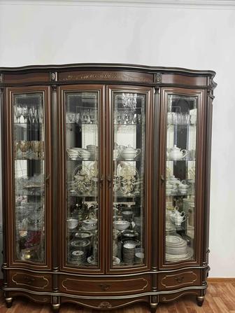 Шкаф витрина мебель