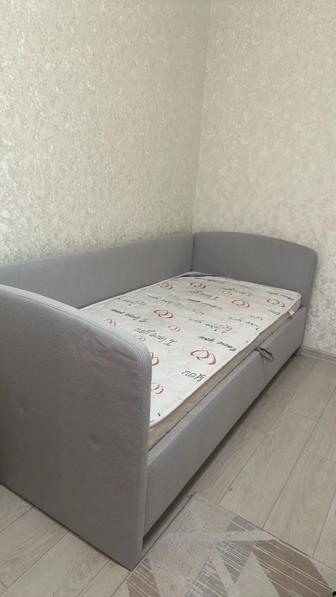 Кровать