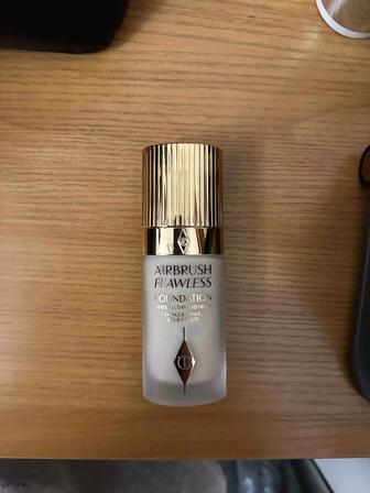 Charlotte Tilbury Airbrush Flawless тональный крем 1 Neutral 30 мл