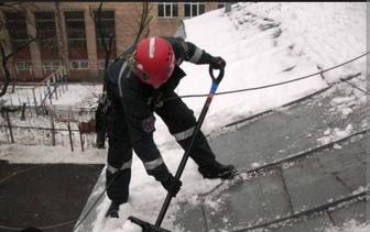 Чистка крыш и навесов от снега