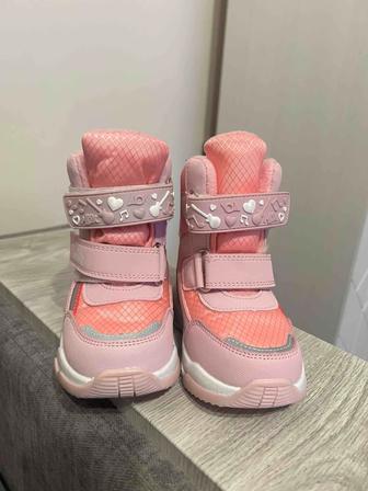 Продам сапожки на девочку