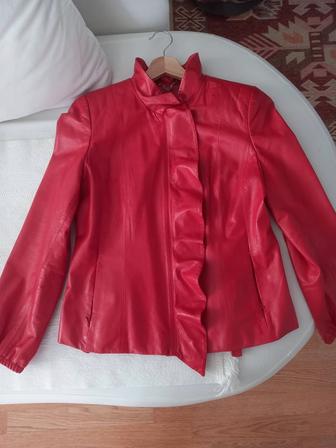 Кожанная куртка женская