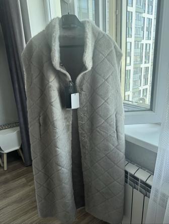 Меховая жилетка длинная