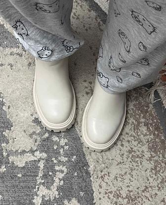 Женские ботинки