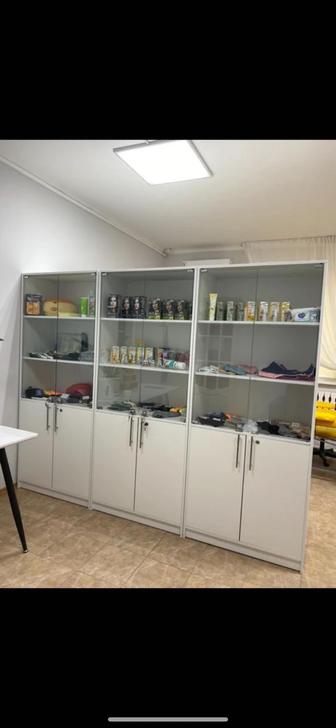 Стеллажи три штуки