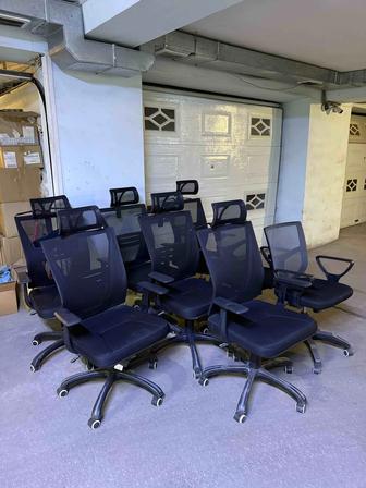Офисные кресла на колесиках