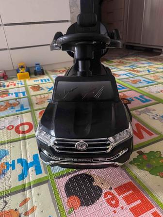 Продам машинку-каталку