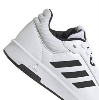 Новые кроссовки Adidas 38р