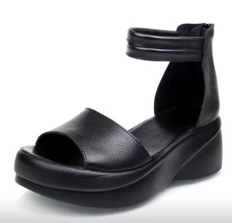 Босоножки на танкетке