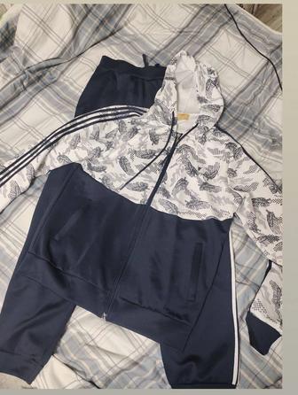 Спортивный костюм женский