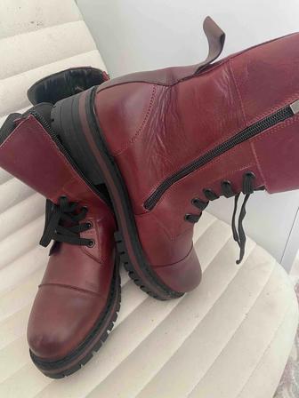 Ботинки новые,натуральные,39 размер,удобные,мех натуральный