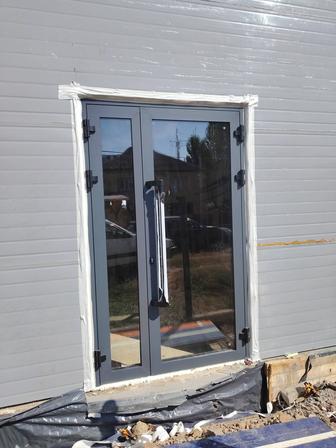 Двери алюминиевые