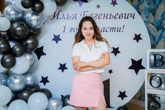 Ведущая