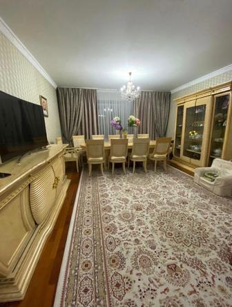 Гарнитура гостиная ( стол со стульями, шкаф , тумба