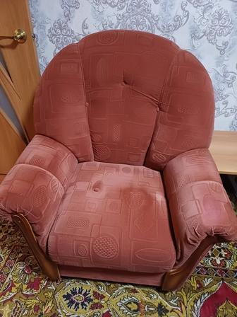 Продам диван и два кресла