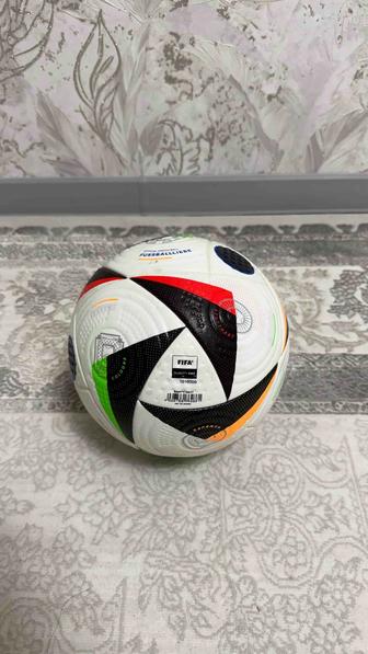 Продается оригинальный мяч