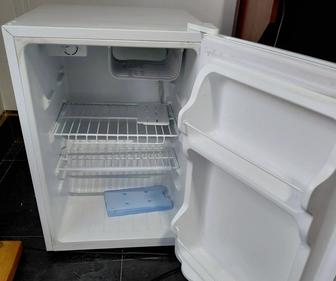 Продам холодильник офисный