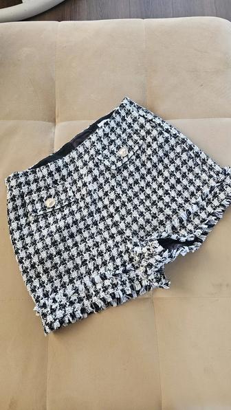 Шорты твидовые размер L