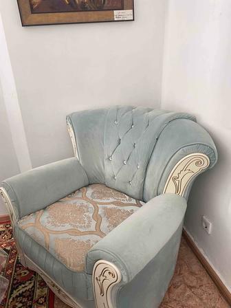 Мебель диваны и кресло