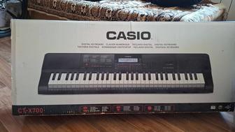 Срочно продаётся синтезатор 
 casio CT-X-700