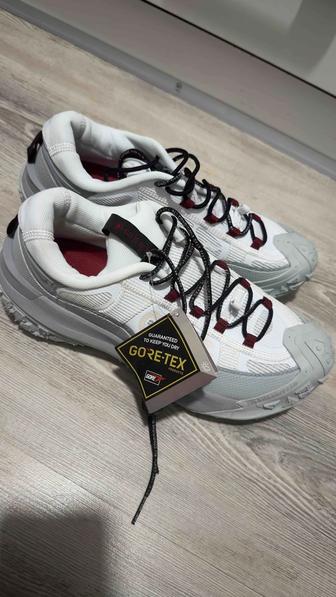 Мужские кроссовки