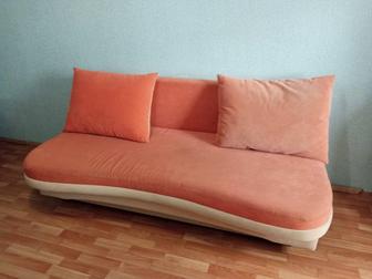 Продам диван с подушками
