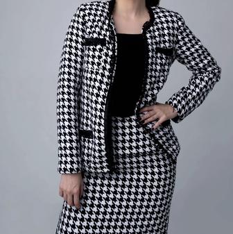 Продам вещи костюм в клетку, плотный. Корсет атласный, костюм двойка фуксия