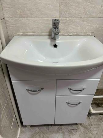 Продаю раковину с тумбой. В хорошем состоянии, без повреждений.