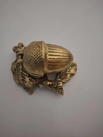 Пепельница бронзовая желудь.