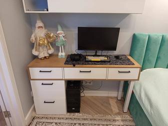 Письменный стол