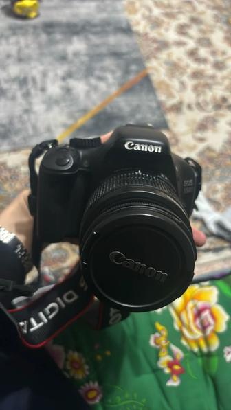 камера canon 550d в хорошем состоянии 2ssd и сумка для камеры и зарядка