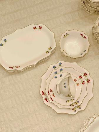 красивейший столово чайный сервиз на 12 персон