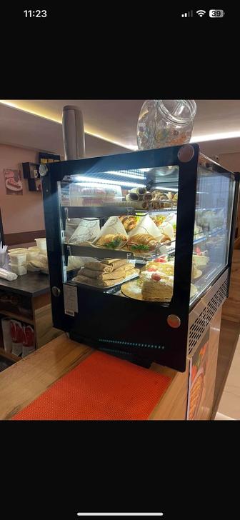 Продаю витрину