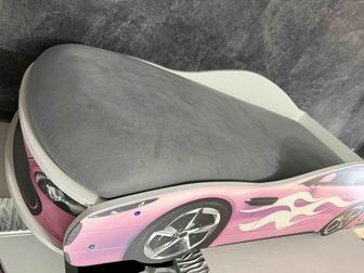 Продам детскую кровать Бельмарко (розовый бондмобиль) машинку