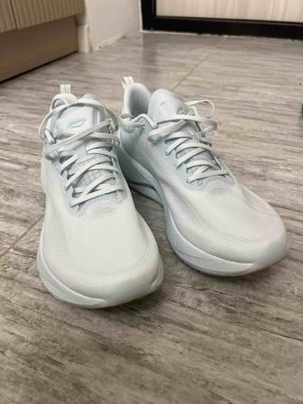Продам кроссовки Лининг Lining новые