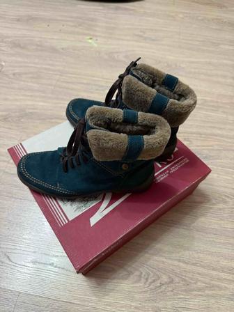 Женские зимние ботинки