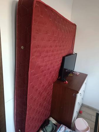 Б/у матрас в хорошем состоянии