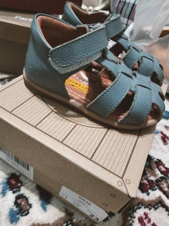 Детские сандалии