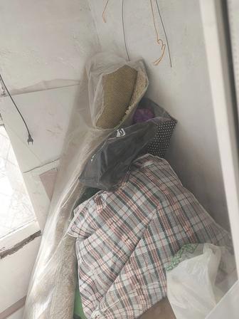 Продам ковёр травка бело зелёный